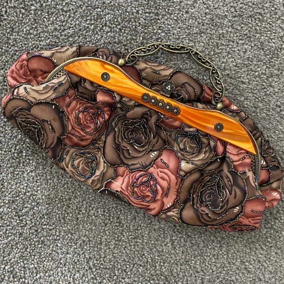 unknown Handbags - Beaded Plastic Frame Metal Clasp & Carpet Bag Convertible Crossbody/Clutch